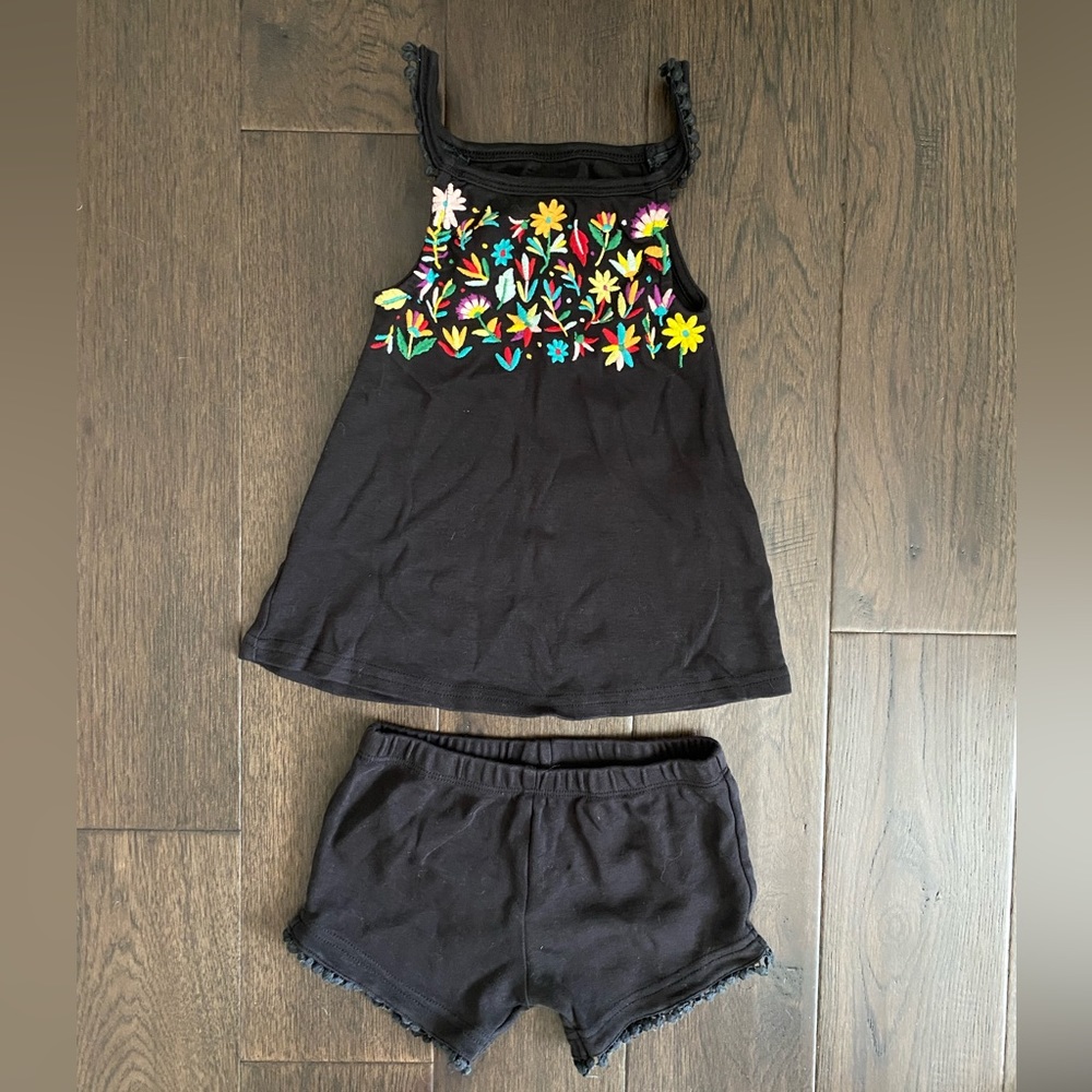 L’ovedbaby girls 2 piece embroidered matching set 3T EUC